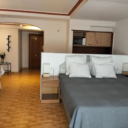 Unique 4-1 Apartmanhotel 3*