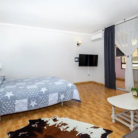 Unique 4-1 Apartmanhotel